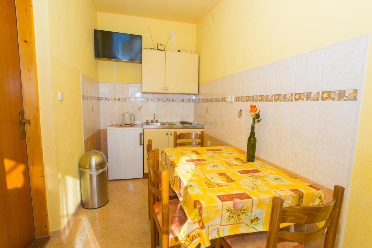 Apartment Apartments With A Parking Space Baska Voda, Makarska - 6761 *