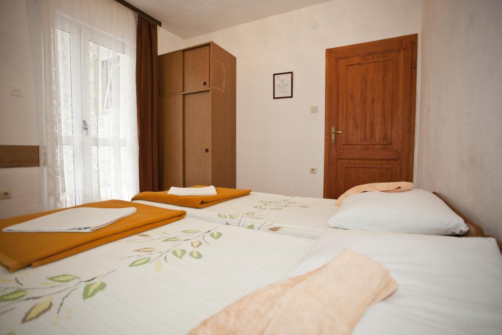 Apartment Apartments With A Parking Space Baska Voda, Makarska - 6761 *